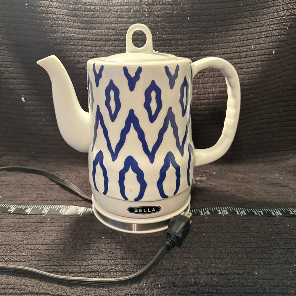 Abella White Ceramic Electric Teapot with Blue Geometric Pattern
